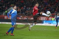 2. Bundesliga - Fußball - FC Ingolstadt 04 - 1. FC Magdeburg - Dennis Erdmann (13 Magdeburg) Darío Lezcano (11, FCI) in der Luft Ballannahme