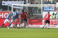 Regionalliga Bayern - Saison 2018/2019 - FC Ingolstadt 04 II - Hamburger SV - Osayamen Osawe (#14 FCI) - Stefan Kutschke (#20 FCI) - Pollersbeck Julian (#1 Hamburg) - Benedikt Gimber (#5 FCI) mit einer Torchance - Foto: Meyer Jürgen