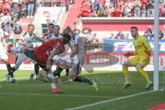 2. Bundesliga - Fußball - FC Ingolstadt 04 - SV Sandhausen - Almog Cohen (8, FCI) Torchance, Torwart Marcel Schuhen (1 SV) Rurik Gislason (9 SV)