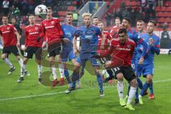 2. Bundesliga - FC Ingolstadt 04 - 1. FC Heidenheim - Eckball Ecke, Darío Lezcano (11, FCI) kommt an den Ball, Norman Theuerkauf (HDH 30) und Sebastian Griesbeck (HDH 18) stören