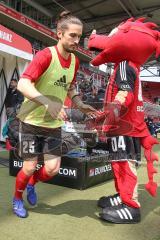 2. BL - Saison 2018/2019 - FC Ingolstadt 04 - Holstein Kiel - Kotzke Jonathan (#25 FCI) beim einlaufen zum warm machen - Foto: Meyer Jürgen