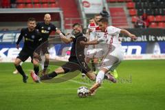 2. Bundesliga - FC Ingolstadt 04 - MSV Duisburg - Thorsten Röcher (29 FCI) flankt zu Sonny Kittel (10, FCI) Andreas Wiegel (7 Duisburg)