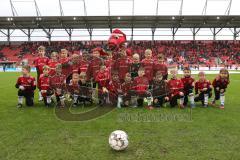 2. Bundesliga - FC Ingolstadt 04 - SSV Jahn Regensburg - Einlaufkinder Kids Maskottchen Schanzi