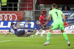 2. Bundesliga - FC Ingolstadt 04 - 1. FC Union Berlin - Flanke Osayamen Osawe (14, FCI), links Christopher Trimmel (Union 28) und im Tor Torwart Mesenhöler Daniel (Union 1)