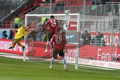 2. BL - Saison 2018/2019 - FC Ingolstadt 04 - DSC Arminia Bielefeld - Torchance für Osayamen Osawe (#14 FCI) - Phil Neumann (#26 FCI) - Philipp Klewin Torwart (#25 Bielefeld) - Foto: Meyer Jürgen