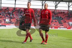 2. BL - Saison 2018/2019 - FC Ingolstadt 04 - SC Paderborn 07 - Phil Neumann (#26 FCI) und Marcel Gaus (#19 FCI) nach dem warm machen  -Foto: Meyer Jürgen