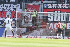 2. Bundesliga - Fußball - FC Ingolstadt 04 - SV Sandhausen - Tor Pfostenschuß, Andrew Wooten (7 SV) Torwart Philipp Tschauner (41, FCI) Paulo Otavio (6, FCI)