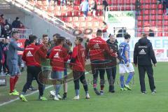 2. Bundesliga - FC Ingolstadt 04 - VfL Bochum - Sieg für Ingolstadt, Jubel auf der Seitenlinie, rechts Cheftrainer Jens Keller (FCI) schreit