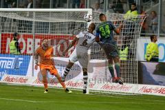 2. BL - Saison 2018/2019 - FC Ingolstadt 04 - FC St. Pauli - Marvin Matip (#34 FCI) mit einem Kopfball auf das Tor von Robin Himmelmann (#30 Torwart St.Pauli) - Christopher Avevor (#6 St.Pauli) - Foto: Meyer Jürgen