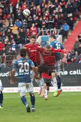 2. Bundesliga - FC Ingolstadt 04 - Hamburger SV - Kopfball Kampf Hwang, Hee-Chan (20 HSV) Thorsten Röcher (29 FCI) Darío Lezcano (11, FCI) Pfeiffer, Patric (36 HSV)
