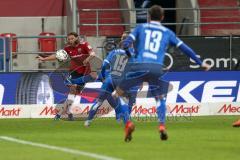 2. Bundesliga - Fußball - FC Ingolstadt 04 - 1. FC Magdeburg - Flanke Björn Paulsen (4, FCI) Marcel Costly (9 Magdeburg) 1Dennis Erdmann (13 Magdeburg)