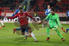 2. Bundesliga - Fußball - FC Ingolstadt 04 - 1. FC Magdeburg - Torchance, Darío Lezcano (11, FCI) am Tor von Torwart Giori Loria (1 Magdeburg)