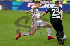 2. BL - Saison 2018/2019 - FC Ingolstadt 04 - MSV Duisburg - Yanni Regäsel (#23 Duisburg) - Benedikt Gimber (#5 FCI) - Foto: Meyer Jürgen