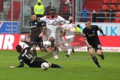 2. Bundesliga - FC Ingolstadt 04 - MSV Duisburg - Osayamen Osawe (14, FCI) ab durch die Mitte, Dustin Bomheuer (4 Duisburg) Boris Tashchy (24 Duisburg) Andreas Wiegel (7 Duisburg)