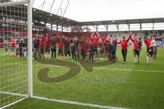 2. BL - Saison 2018/2019 - FC Ingolstadt 04 - Darmstadt 98 - Die Mannschaft bedankt sich bei den Fans - Foto: Meyer Jürgen