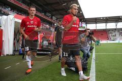 2. BL - Saison 2018/2019 - FC Ingolstadt 04 - Dario Lezcano (#11 FCI) und Stefan Kutschke (#20 FCI) geht zum warm machen auf das Spielfeld - Foto: Meyer Jürgen