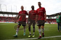 2. BL - Saison 2018/2019 - FC Ingolstadt 04 - Thorsten Röcher (#29 FCI) - Osayamen Osawe (#14 FCI) - Phil Neumann (#26 FCI) verlässt das Spielfeld nach dem warm machen - Foto: Meyer Jürgen