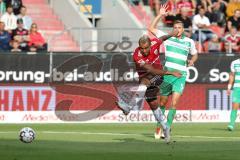 2. Bundesliga, 2. Spieltag, Fußball, FC Ingolstadt 04 - SpVgg Greuther Fürth, Darío Lezcano (11, FCI) Schuß, Richárd Magyar (5 Fürth)