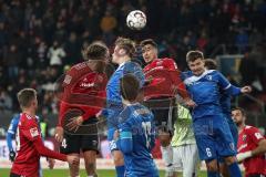 2. Bundesliga - Fußball - FC Ingolstadt 04 - 1. FC Magdeburg - Eckball, Björn Paulsen (4, FCI) Marius Bülter (26 Magdeburg) Darío Lezcano (11, FCI) Christian Beck (11 Magdeburg) Björn Rother (6 Magdeburg)