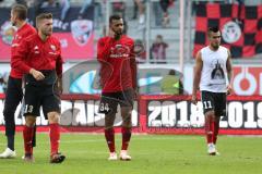 2. Bundesliga - FC Ingolstadt 04 - SC Paderborn 07 - Niederlage 1:2, Spiel ist aus, hängende Köpfe bei Ingolstadt, Robert Leipertz (13, FCI) Marvin Matip (34, FCI) Darío Lezcano (11, FCI) gehen vom Platz