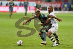 2. BL - Saison 2018/2019 - FC Ingolstadt 04 - FC St. Pauli - Dario Lezcano (#11 FCI) wird gehalten von Christopher Avevor (#6 St.Pauli) - Foto: Meyer Jürgen