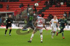 2. Bundesliga - FC Ingolstadt 04 - SSV Jahn Regensburg - Charlison Benschop (35 FCI) Marcel Correia (14 Jahn) Zweikampf