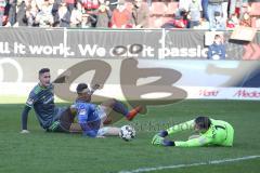 2. Bundesliga - FC Ingolstadt 04 - VfL Bochum - Phil Neumann (26, FCI) Torchance, Danilo Soares (VfL 3) stört, Torwart Riemann, Manuel (VfL 1) fängt