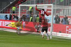 2. BL - Saison 2018/2019 - FC Ingolstadt 04 - DSC Arminia Bielefeld - Torchance für Osayamen Osawe (#14 FCI) - Phil Neumann (#26 FCI) - Philipp Klewin Torwart (#25 Bielefeld) - Foto: Meyer Jürgen