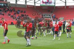 2. BL - Saison 2018/2019 - FC Ingolstadt 04 - Darmstadt 98 - Die Spieler nach dem Schlusspfiff - jubel -  Foto: Meyer Jürgen