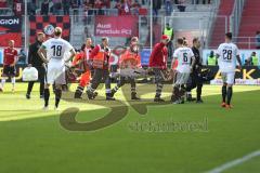 2. Bundesliga - Fußball - FC Ingolstadt 04 - SV Sandhausen - Fabian Schleusener (11 SV) wird verletzt vom Platz getragen Notarzt