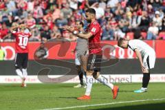 2. Bundesliga - Fußball - FC Ingolstadt 04 - SV Sandhausen - Fatih Kaya (36, FCI) klatscht, hinten ärgert sich Sonny Kittel (10, FCI)