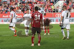 2. Bundesliga - FC Ingolstadt 04 - SC Paderborn 07 - Niederlage 1:2, Spiel ist aus, hängende Köpfe bei Ingolstadt, Marvin Matip (34, FCI)