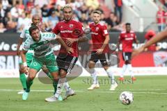 2. Bundesliga, 2. Spieltag, Fußball, FC Ingolstadt 04 - SpVgg Greuther Fürth, Maximilian Wittek (3 Fürth) Darío Lezcano (11, FCI)