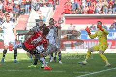 2. Bundesliga - Fußball - FC Ingolstadt 04 - SV Sandhausen - Almog Cohen (8, FCI) Torchance, Torwart Marcel Schuhen (1 SV) Rurik Gislason (9 SV)