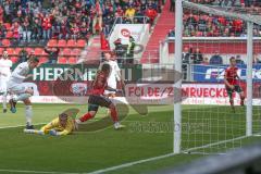 2. BL - Saison 2018/2019 - FC Ingolstadt 04 - Holstein Kiel - Der 1:0 Treffer durch Dario Lezcano (#11 FCI) - jubel - Dominik Reimann Torwart (#35 Kiel) - Foto: Meyer Jürgen