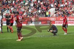 2. Bundesliga - FC Ingolstadt 04 - SC Paderborn 07 - Niederlage 1:2, Spiel ist aus, hängende Köpfe bei Ingolstadt, Stefan Kutschke (20, FCI) Marvin Matip (34, FCI) Torwart Marco Knaller (16, FCI) Darío Lezcano (11, FCI)