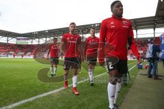 2. BL - Saison 2018/2019 - FC Ingolstadt 04 - DSC Arminia Bielefeld - Frederic Ananou (#2 FCI) - Benedikt Gimber (#5 FCI) verlässt das Spielfeld nach dem warm machen - Foto: Meyer Jürgen