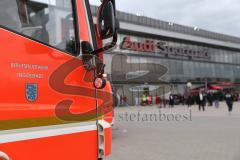 2. Bundesliga - FC Ingolstadt 04 - SV Darmstadt 98 - Feueralarm am Audi Sportpark nach dem Zweitliga Spiel FCI gegen Darmstadt, Feuerwehr Ingolstadt kommt mit mehreren Fahrzeugen, komplette Räumung des Stadions