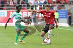 2. Bundesliga, 2. Spieltag, Fußball, FC Ingolstadt 04 - SpVgg Greuther Fürth, David Atanga (20, Fürth) Thorsten Röcher (29 FCI)