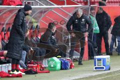 2. Bundesliga - FC Ingolstadt 04 - SSV Jahn Regensburg - Diskussion an der Bank, Co-Trainer Thomas Stickroth (FCI) und Cheftrainer Jens Keller (FCI)