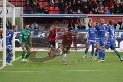 2. Bundesliga - FC Ingolstadt 04 - SV Darmstadt 98 - Darío Lezcano (11, FCI) köpft zium 2:0 Tor Jubel, Stefan Kutschke (20, FCI) Torwart Heuer Fernandes, Daniel (Darmstadt 1)