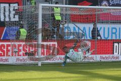 Regionalliga Bayern - Saison 2018/2019 - FC Ingolstadt 04 II - Hamburger SV - Fabijan Buntic (#24 FCI) bekommt den 0:1 Führungstreffer - Foto: Meyer Jürgen