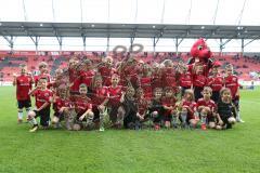 2. Bundesliga - FC Ingolstadt 04 - DSC Arminia Bielefeld - Einlaufkinder Kids, mit Schanzi Maskottchen