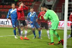 2. Bundesliga - Fußball - FC Ingolstadt 04 - 1. FC Magdeburg - Ecke Kopfball Tobias Schröck (21, FCI) Marcel Costly (9 Magdeburg) Darío Lezcano (11, FCI), Torwart Giori Loria (1 Magdeburg) hält den Ball