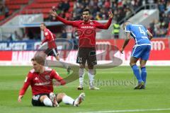 2. Bundesliga - FC Ingolstadt 04 - SV Darmstadt 98 - Darío Lezcano (11, FCI) beschwert sich, Konstantin Kerschbaumer (7, FCI) am Bode, rechts Victor Palsson (Darmstadt 4)