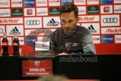 2. Bundesliga - Fußball - FC Ingolstadt 04 - FC St. Pauli - Pressekonferenz nach dem Spiel Cheftrainer Stefan Leitl (FCI) lässt Kopf hängen