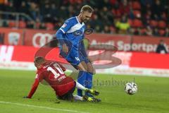 2. Bundesliga - Fußball - FC Ingolstadt 04 - 1. FC Magdeburg - Jan Kirchhof (4 Magdeburg) stoppt Sonny Kittel (10, FCI)