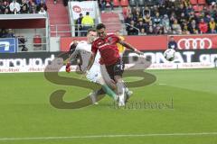 2. Bundesliga - Fußball - FC Ingolstadt 04 - Dynamo Dresden - Markus Schubert (#1 Dresden)  rettet vor Dario Lezcano (#11 FCI)