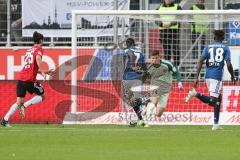 Regionalliga Bayern - Saison 2018/2019 - FC Ingolstadt 04 II - Hamburger SV - Narey Khaled (#7 Hamburg) mit einer Torchance - Fabijan Buntic (#24 FCI) - Foto: Meyer Jürgen