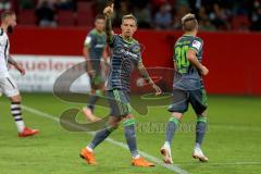 2. BL - Saison 2018/2019 - FC Ingolstadt 04 - FC St. Pauli - Sonny Kittel (#10 FCI) bedankt sich mit Daumen hoch für die Flanke - Foto: Meyer Jürgen